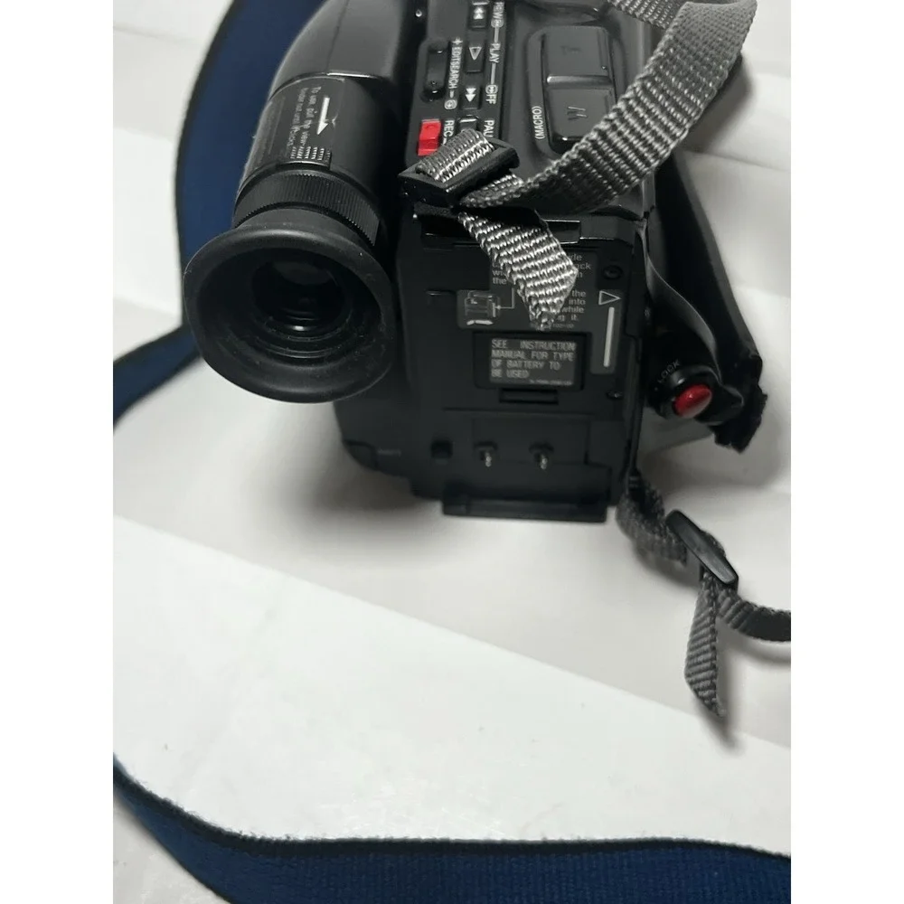 Sony Handycam CCD-TR71 Video 8 Camcorder Camera w Bag FOR PARTS OR REPAIR ONLY